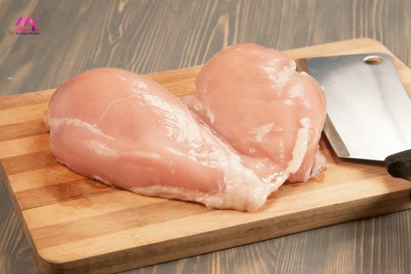 100g ức gà bao nhiêu calo? 