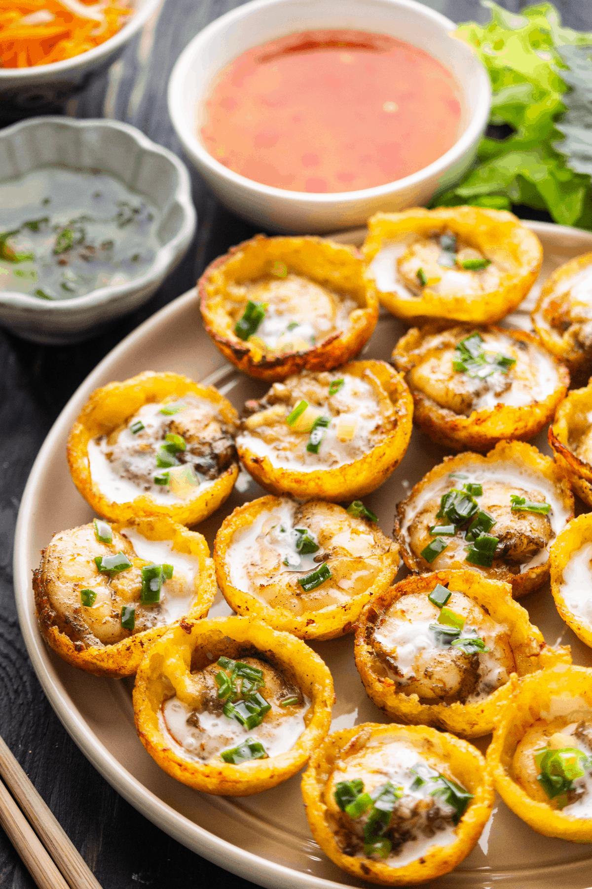 Bánh Khọt on a plate.