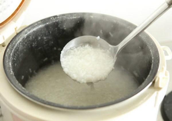 Cách nấu cháo trắng tuy đơn giản nhưng ngon bất ngờ - 3