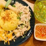 Cách làm cơm gà tại nhà, hạt cơm dẻo thơm còn thịt gà thì mềm ngọt, da vàng ươm