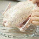 Cách làm gỏi gà với hành tây thơm ngon, thịt ngọt, the the của hành